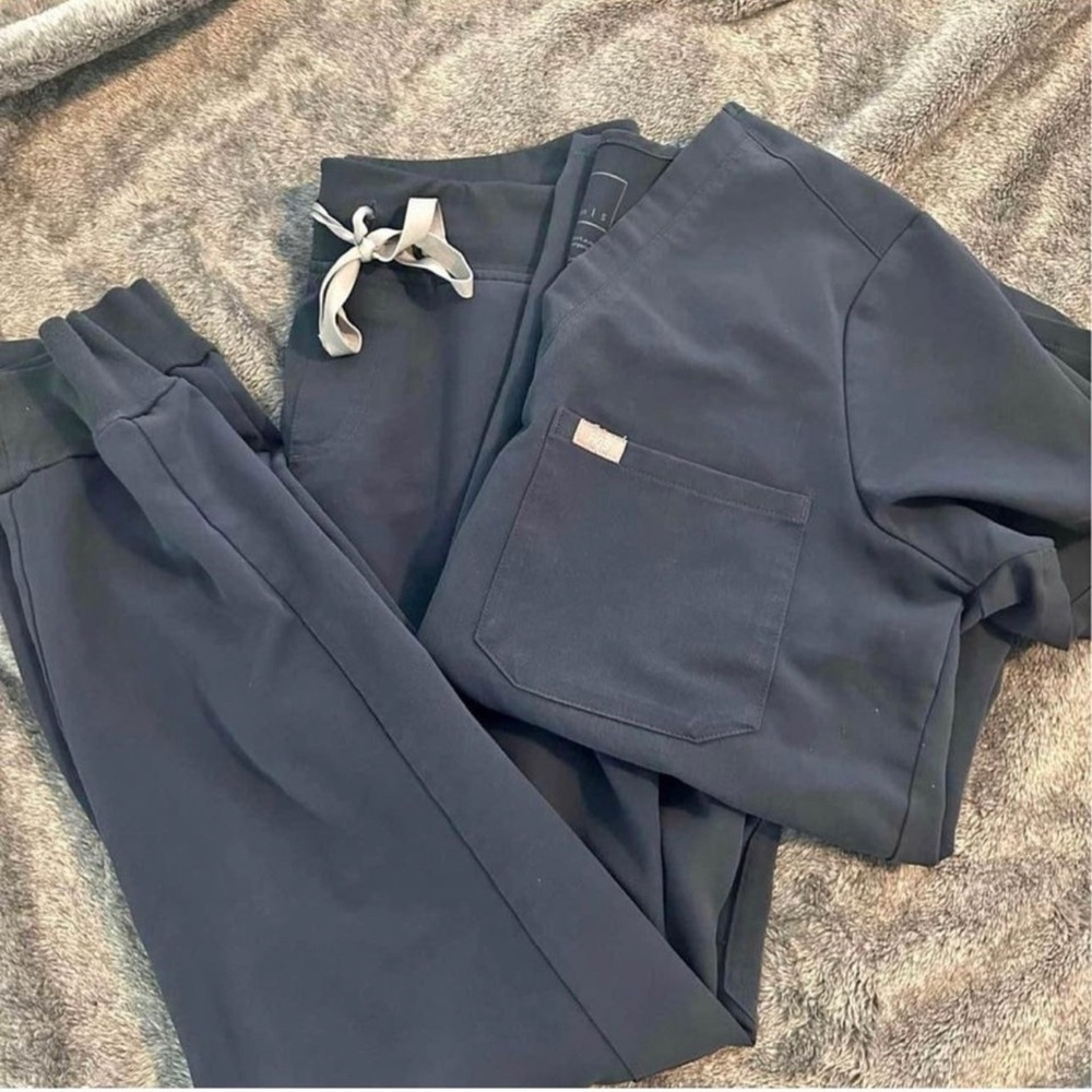 FIGS SCRUBS- Dark Harbor